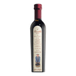 Eine hohe, dunkle Glasflasche von Calogiuri Vincotto di Gianni von Calogiuri, 250 ml, mit kastanienbrauner Kappe und illustriertem Etikett, das einen sitzenden Mann zeigt.