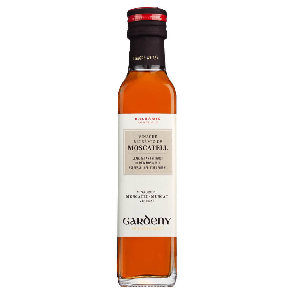 Eine 250-ml-Flasche Gardeny Weißweinessig aus Moscatel mit einer orangefarbenen Flüssigkeit und einem weißen Etikett.