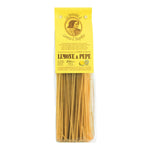 Ein durchsichtiger Beutel mit Linguine mit Limone & Pfeffer von Magnifico (250 g) von Lorenzo il Magnifico, mit einem gelben Etikett mit einem Vintage-Porträt.