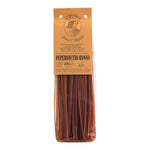 Eine 250-g-Packung Linguine mit Peperoni von Lorenzo il Magnifico mit einem braunen Etikett und einem durchsichtigen Fenster mit leuchtend roten Nudeln.