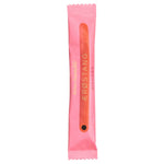 Ein rosafarben verpackter 27g-Snack mit der Aufschrift "Lakritzstange mit Himbeergeschmack" von Hattesens Konfektfabrik, mit orangefarbener und goldener Schrift.