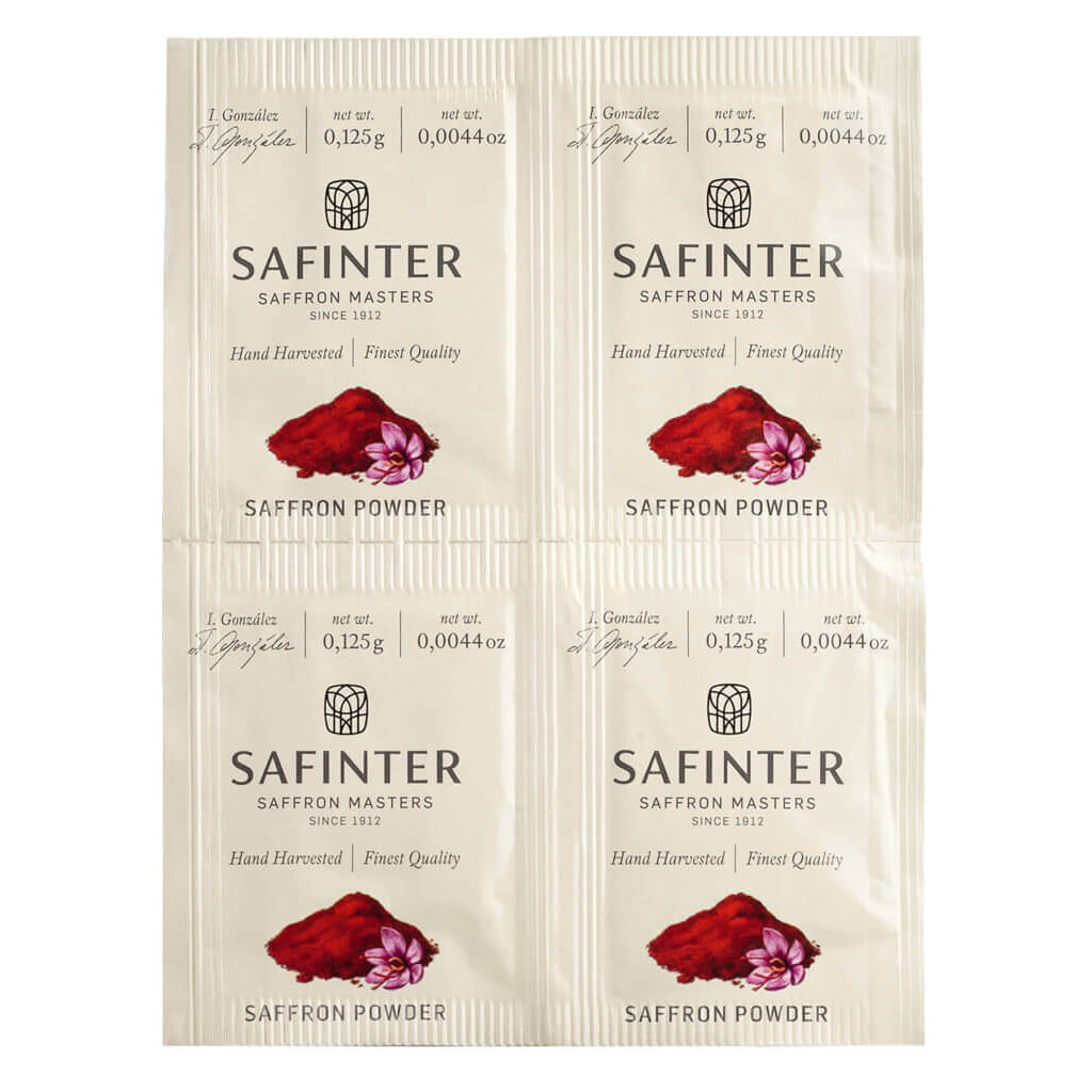 Spanischer Safran - gemahlen im 4er Pack von Safinter S.A., 0,5 g, jeweils mit Abbildung von Safranfäden und violetten Blüten.