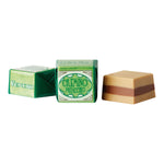 Drei Venchi Schichtpralinen aus Gianduia-Pistaziencreme, zwei verpackt und eine unverpackt mit sichtbarer Schichtung (100 g).