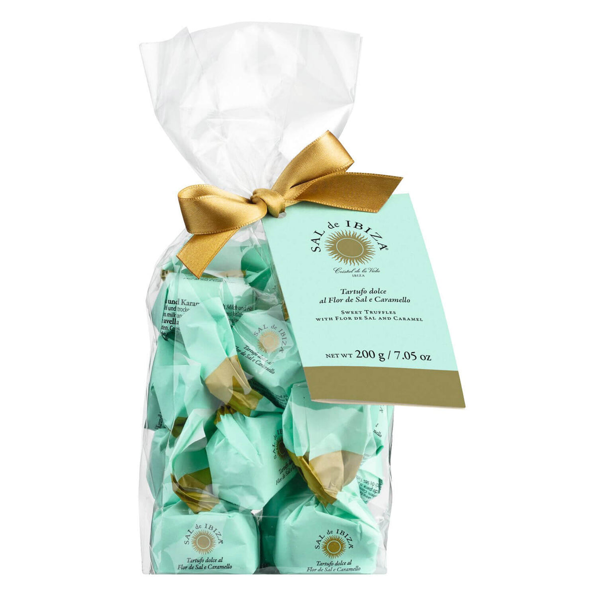 Eine durchsichtige Tüte mit Sal de Ibiza GmbH Tartufi dolci Flor de Sal e Caramello Salato (200 g), verschnürt mit einem goldenen Band und Anhänger, mit türkisfarbener Verpackung.