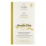 Dolfin Schokolade Vollmilchschokolade mit Masala Chai, 70 g, mit botanischen Illustrationen auf weiß-goldener Verpackung.