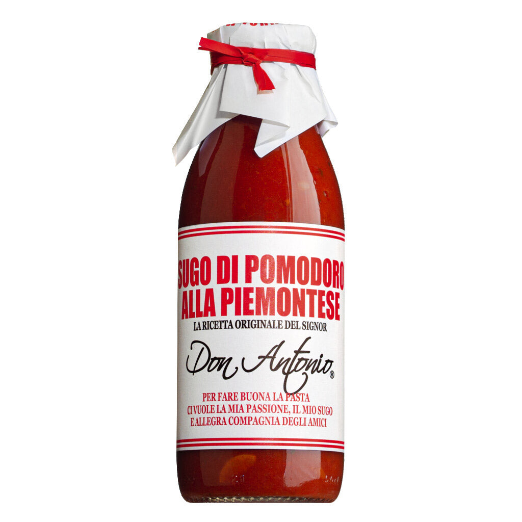 Ein Glas mit der Tomatensauce Sugo alla Piemontese von Don Antonio srl mit Barolo-Rotwein und einem weißen und roten Etikett.