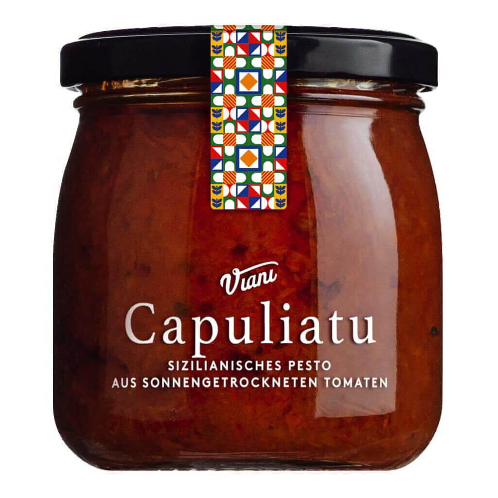 Ein 190-g-Glas Viani & Co. Capuliatu - sizilianisches Pesto aus sonnengetrockneten Tomaten, mit einem bunten Deckeletikett.