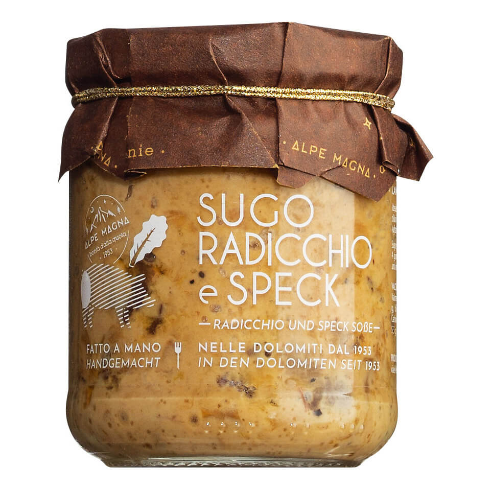 Ein 180-g-Glas der Sauce Alpe Magna Sugo Radicchio e Speck mit braunem Papierdeckel und weißem Etikett mit dem Markennamen.