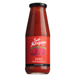 Ein 720-ml-Glas mit Il pomodoro più buono Sugo pronto al basilico - San Marzano Tomatensauce mit Basilikum, mit einem roten Etikett mit einer Tomatenabbildung.
