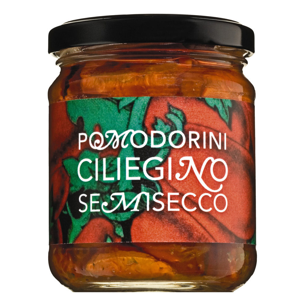 Ein 200-g-Glas Il pomodoro più buono Pomodoro Semisecchi - halbgetrocknete sizilianische Kirschtomaten in Öl - mit einer Abbildung einer Tomate auf dem Etikett.