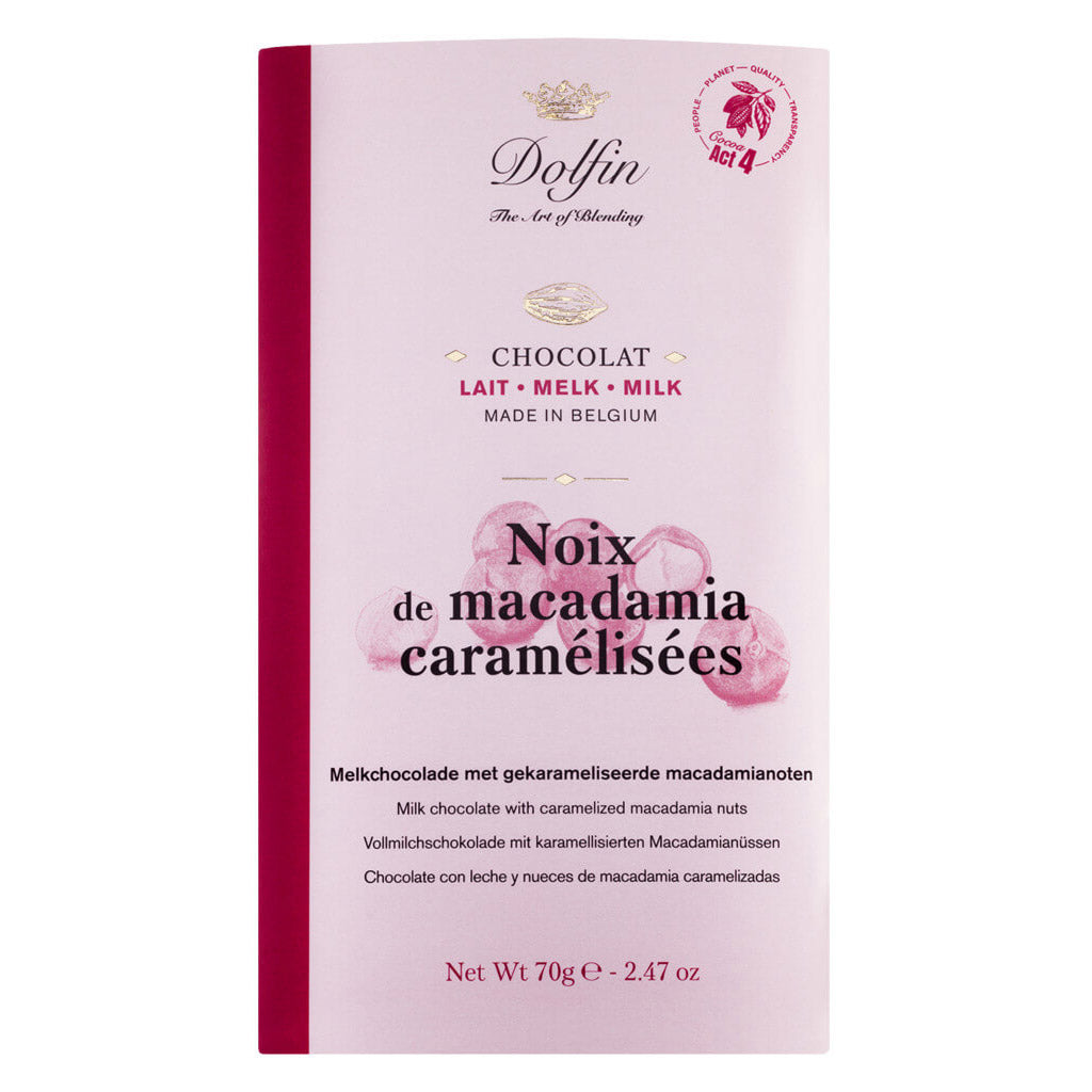 A 70 g Dolfin Schokolade Vollmilchschokolade mit karamellisierten Macadamianüssen, in pinker Verpackung und mehrsprachig beschriftet.