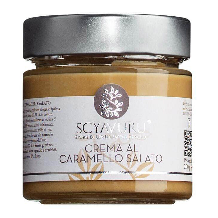 Ein 200 g Glas Karamellcreme gesalzen von Scyavuru von Accademia Agricole Scyavuru s.r.l. mit silbernem Deckel und italienischem Etikett.