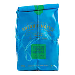 Eine blaue 250g Packung Toskanische Kekse mit Pistazien & Mandel von Antonio Mattei Biscottificio srl, verpackt mit blauer Schnur.