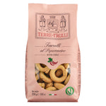 Der 250g-Beutel Terre dei Trulli Taralli Salzgebäck mit Chili ist ein italienischer Snack mit Chiligeschmack und einem Sichtfenster.