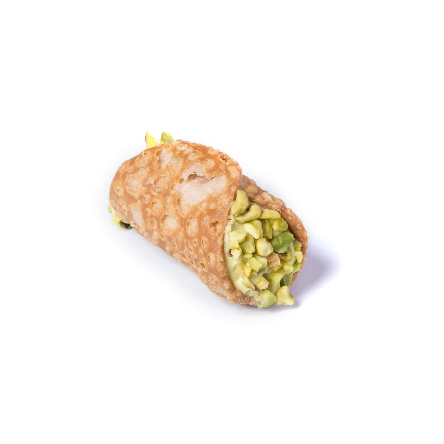 Ein einzelner Corallo Cannoli di Sicilia, 26g, gefüllt mit Pistaziencreme und gekrönt mit gehackten Pistazien, isoliert auf einem weißen Hintergrund.