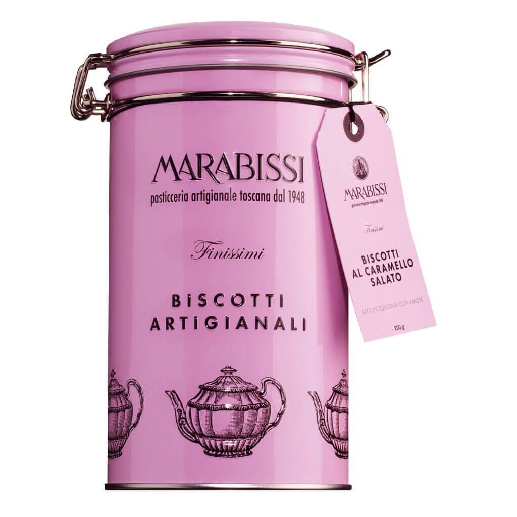 Große rosafarbene Dose von Marabissi S.R.L. mit Abbildungen von Teekannen und der Aufschrift "Buttergebäck mit gesalzenem Karamell von Marabissi, 200 g" sowie einem Anhänger.