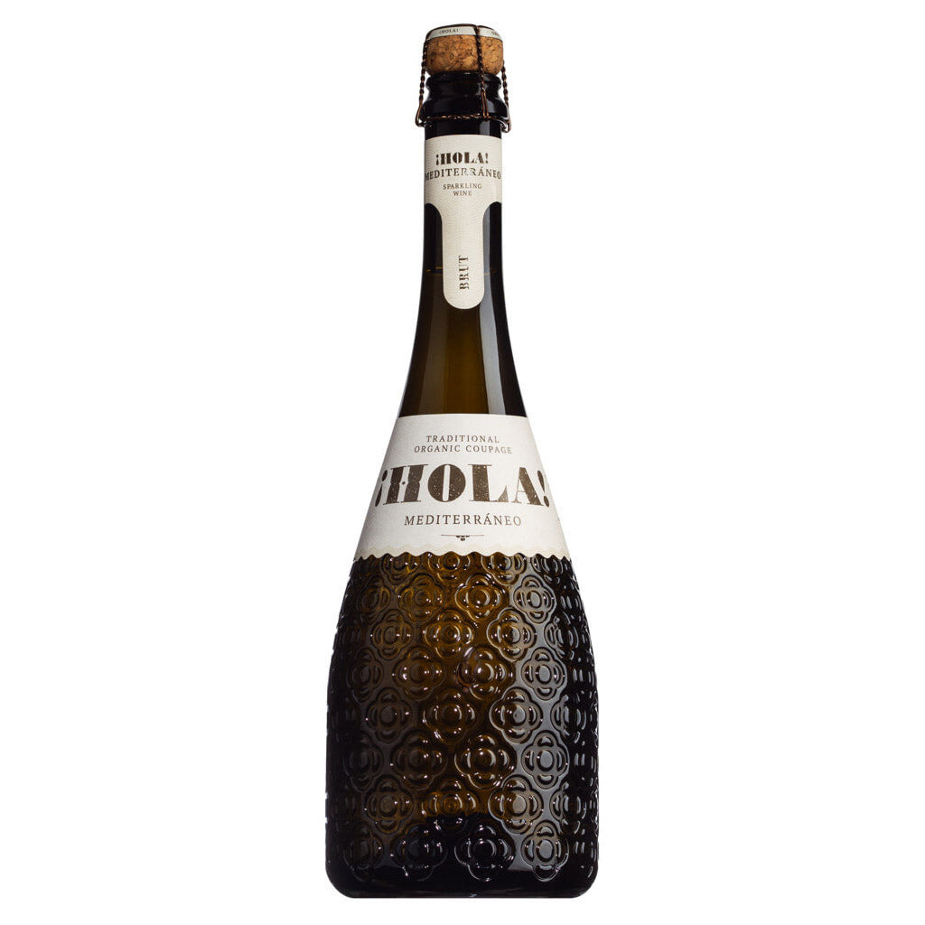 Eine dekorative Flasche aus dunklem Glas mit Korken, beschriftet mit Cava iHola! Mediterráneo Brut von Barcelona Brands, spanischer Schaumwein, 0,75 l.