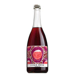 Eine Flasche Lambrusco Rosato, Rosé Perlwein aus der Emilia Romagna von Vitivinicola Fangareggi mit einem Etikett.