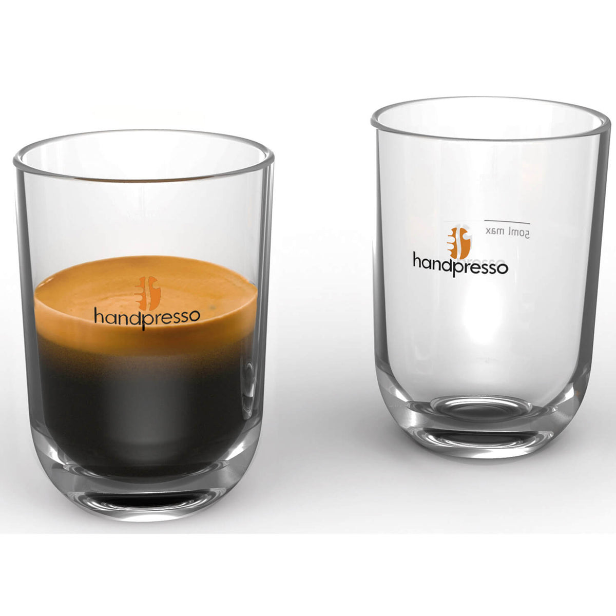 Zwei unzerbrechliche Handpresso-Espressotassen - eine mit Espresso gefüllt, eine leer - perfekt für Ihre Handpresso-Maschine.