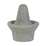 Der Handmörser Granicium® von Denk Keramik ist ein Mörser- und Stößelset aus Granit mit einem kegelförmigen Stößel, der in der Schale ruht.