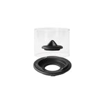 Der Windglasaufsatz für Schmelzfeuer® Indoor CeraLava® von Denk by Denk Keramik ist ein durchsichtiger Behälter mit schwarzem Deckel und einem separaten schwarzen Kegelstück im Inneren.