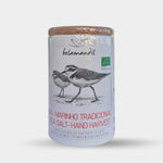 Eine 500g-Dose Belamandil Sal Marinho Bio Tradicional Grosso Meersalz mit zwei illustrierten Küstenvögeln auf dem Etikett.