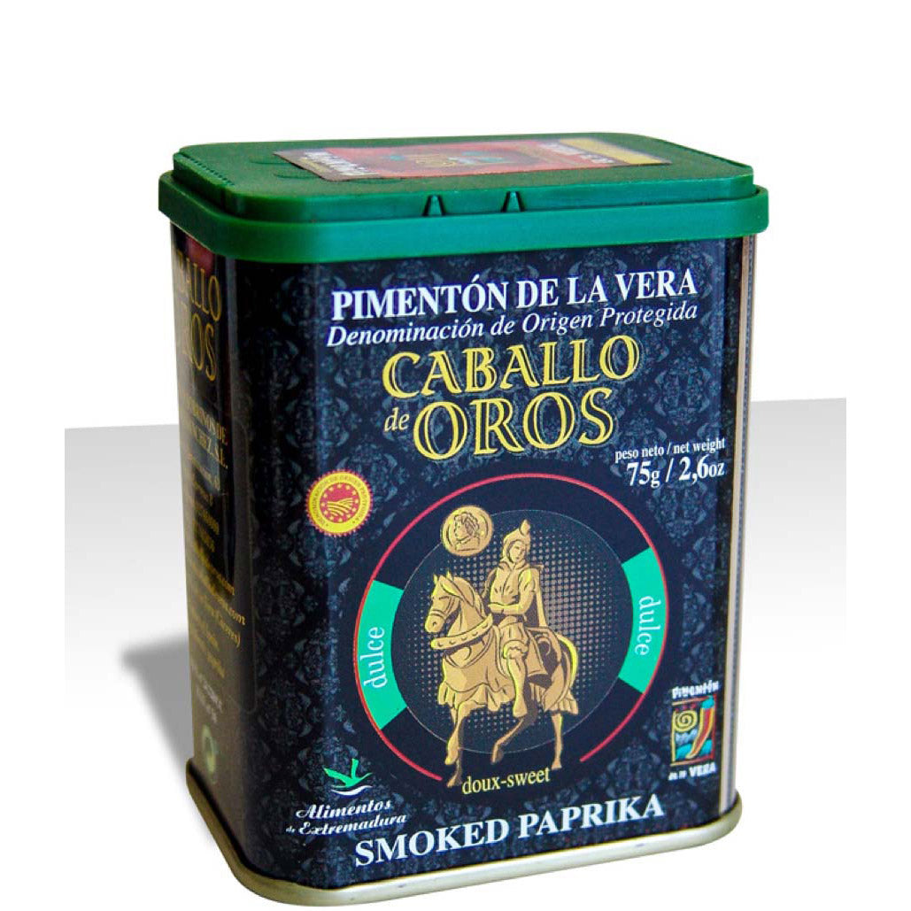 Eine grüne Dose Caballo de Oros Smoked Paprika süß - Pimentón de la Vera, 75 g, mit einer goldenen Pferde- und Reiterdarstellung auf der Vorderseite.