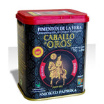 Eine 75g-Dose Caballo de Oros Smoked Paprika scharf - Pimentón de la Vera, mit rotem Deckel und goldener Reiterillustration auf der Vorderseite.