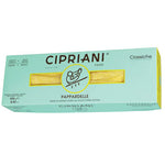 Eine 250-g-Packung Cipriani Pappardelle all'uovo von Cipriani in einer hellblauen Verpackung mit Sichtfenster.