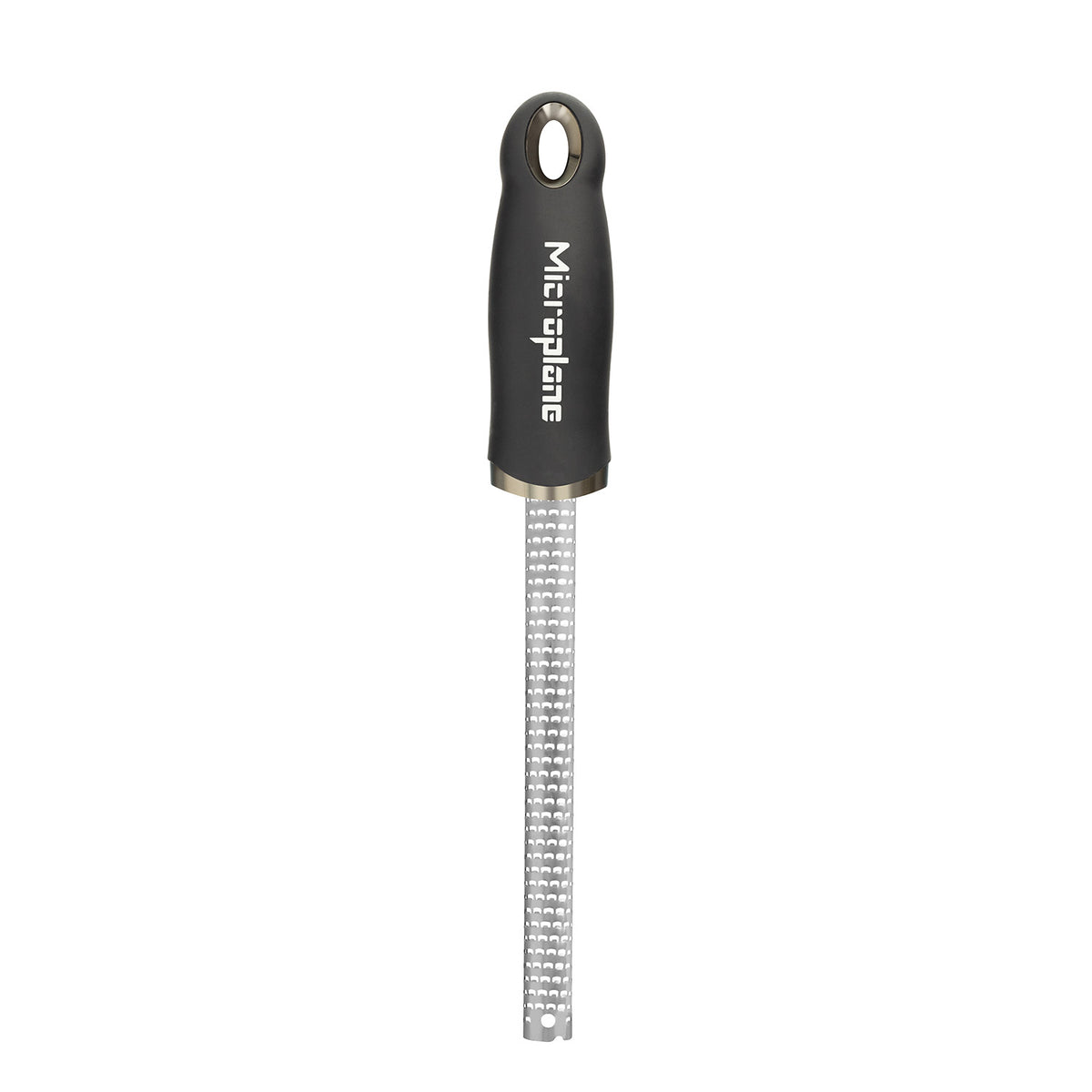 Die Microplane Premium Gewürzreibe Classic in schwarz von Microplane hat einen schwarzen Griff und eine Reibefläche aus rostfreiem Stahl, die auf einem weißen Hintergrund abgebildet ist.