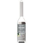 Die Microplane New Professional Reibe, sehr grob ist eine extra grobe Edelstahlreibe mit grauem Griff und Produktetikett von Microplane.