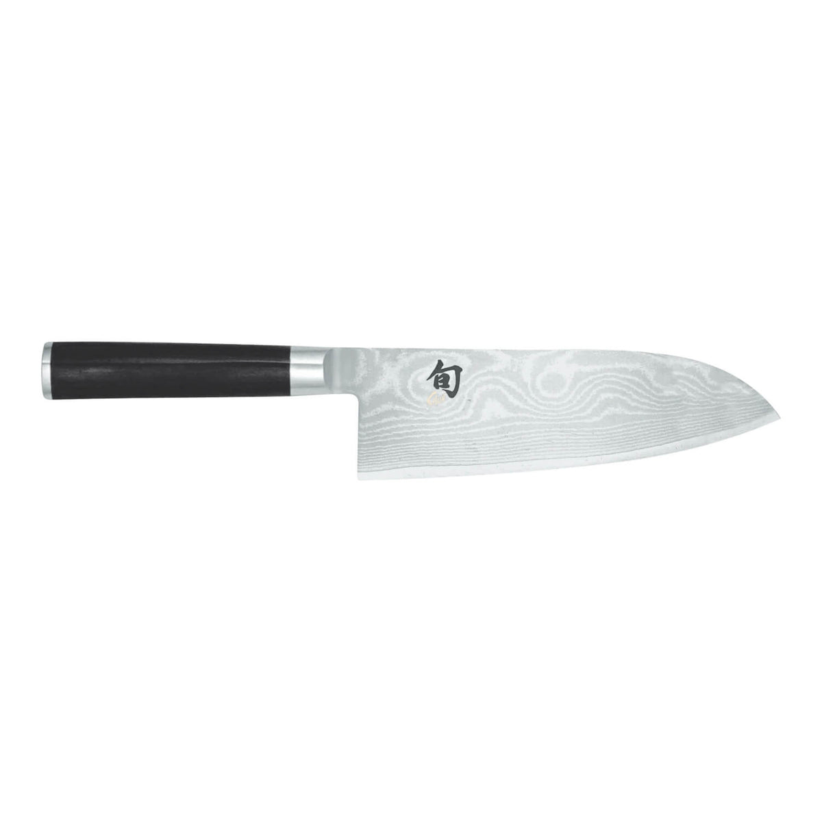 Das KAI Shun Classic Großes Santoku-Messer 19,0 cm von Kai hat einen schwarzen Griff und eine gemusterte, silberne Klinge auf weißem Grund.