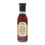 Eine 330-ml-Flasche Stonewall Kitchen Honey Sriracha Barbecue Sauce mit beigem Etikett.