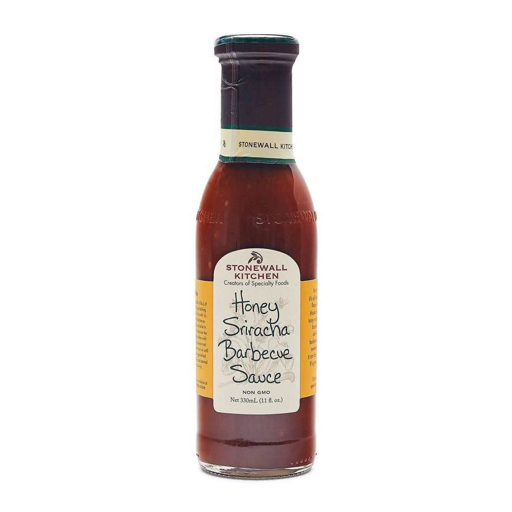 Eine 330-ml-Flasche Stonewall Kitchen Honey Sriracha Barbecue Sauce mit beigem Etikett.