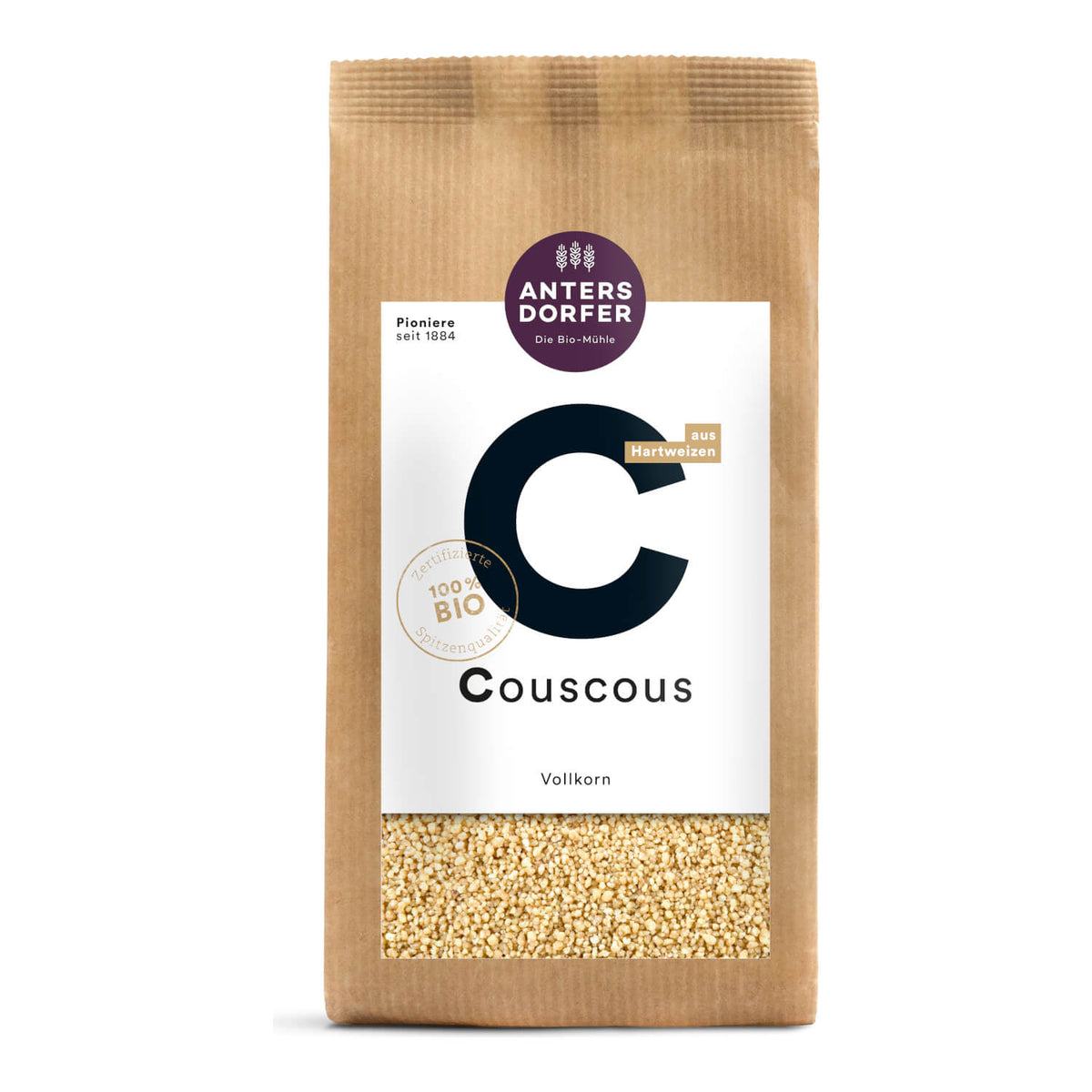 Eine braune Papiertüte Bio Couscous von Antersdorfer Mühle, 500 g, mit einem Klarsichtfenster, auf dem der Vollkorncouscous zu sehen ist.
