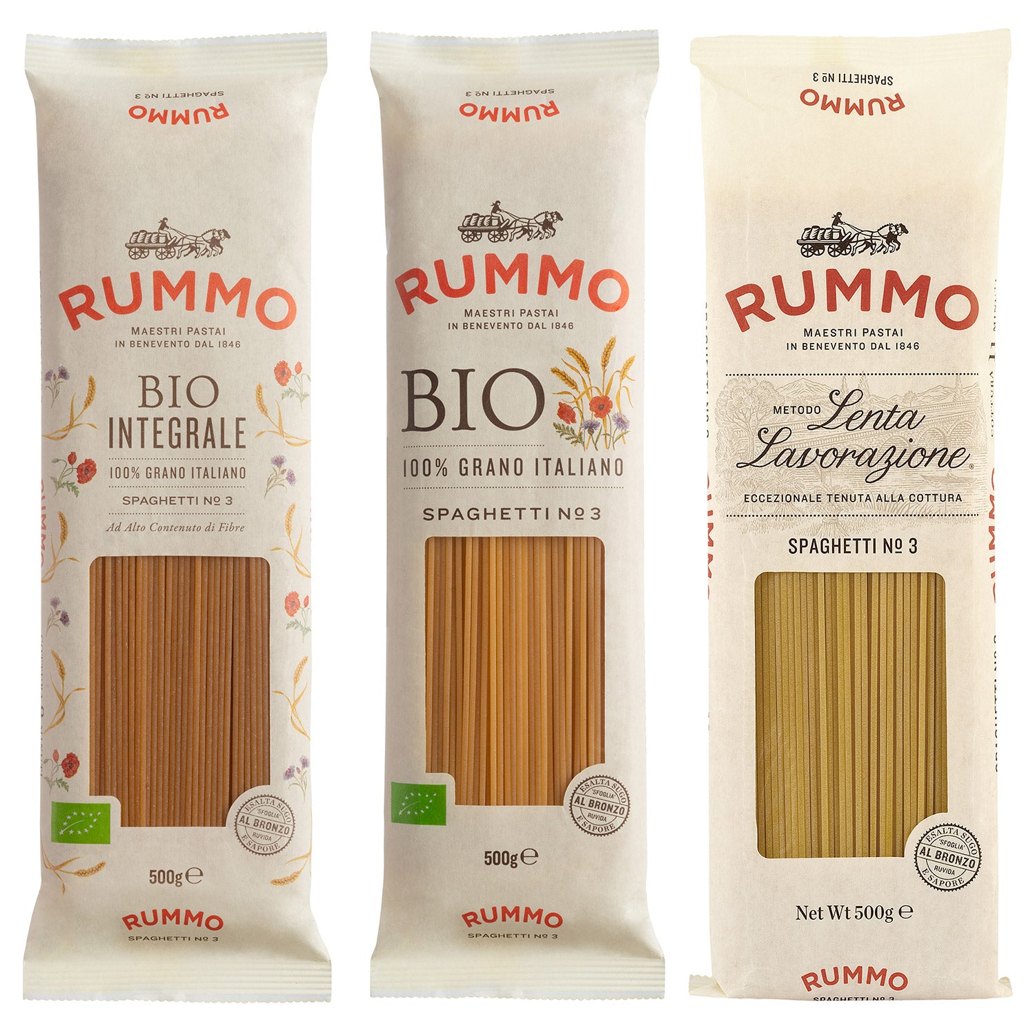 Drei Packungen aus dem Rummo 3er Spaghetti Probierpaket, jede mit eigenem Etikett und Verpackung, stehen aufrecht da.